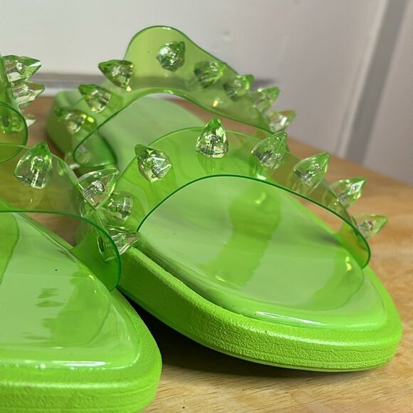 NWOT Azalea Wang Neon Green Spiked Double Strap Slip On Flip Flop Sandals Size 9 - Picture 2 of 5